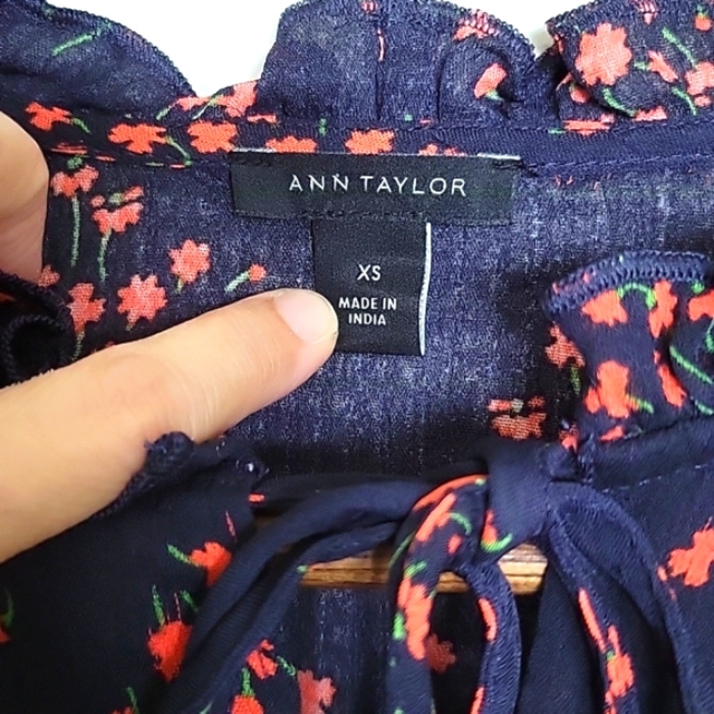 Ann Taylor Navy Blue Floral Teired Ruffle Sleeves and Tie Neckline size … - Picture 5 of 9